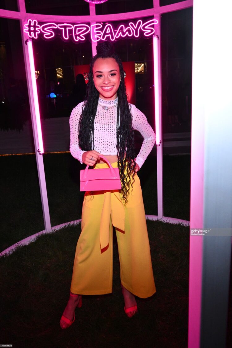 gabrielle green feet 6