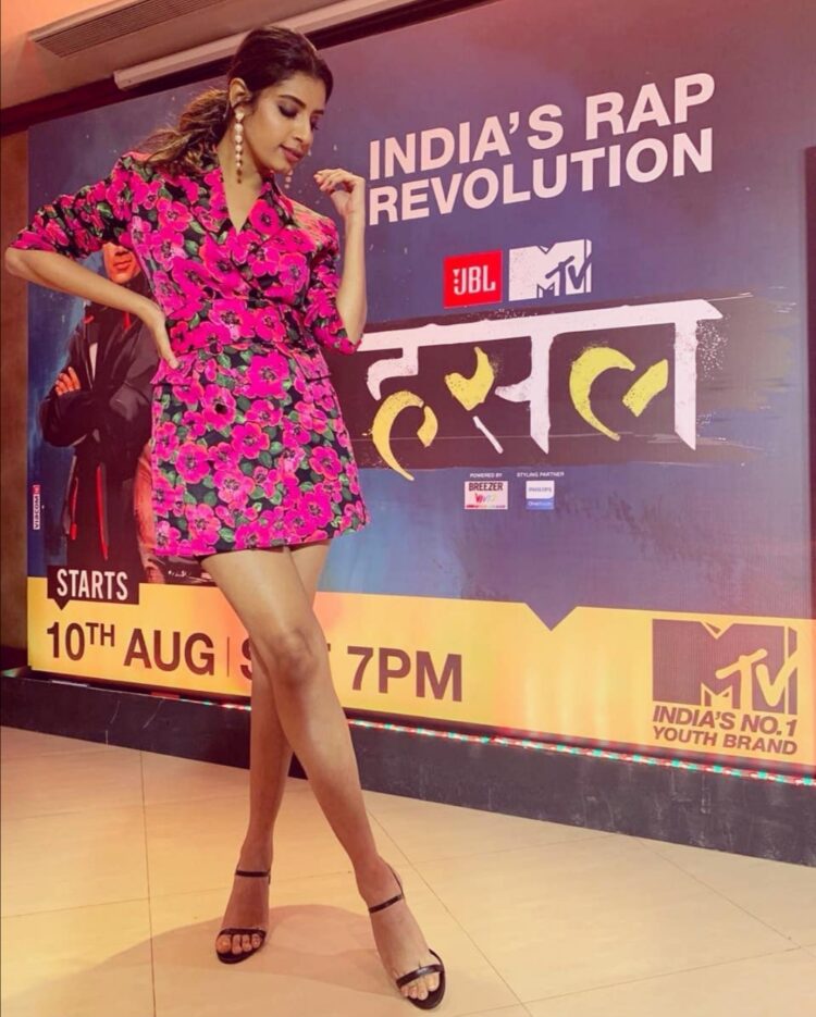 gaelyn mendonca feet 2