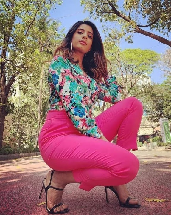 gaelyn mendonca feet 5