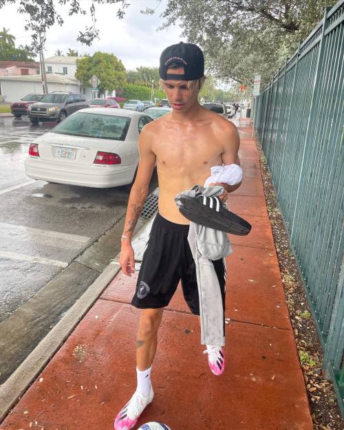 gavin beckham feet 5