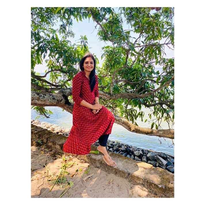 gayathri arun feet 3