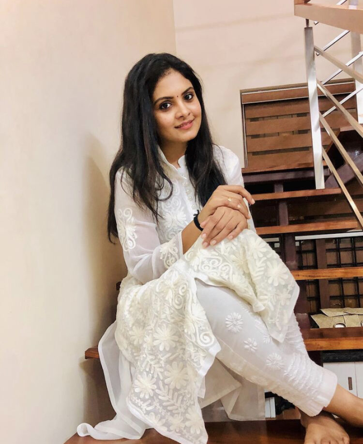 gayathri arun feet