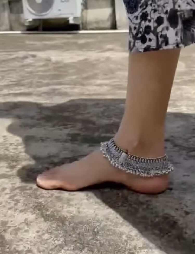 gayathri suresh feet 4