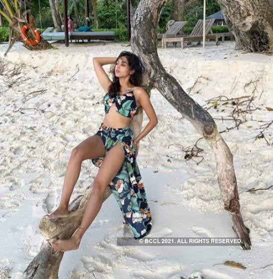 gayatri bhardwaj feet 6