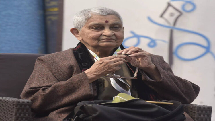 gayatri chakravorty spivak feet 2