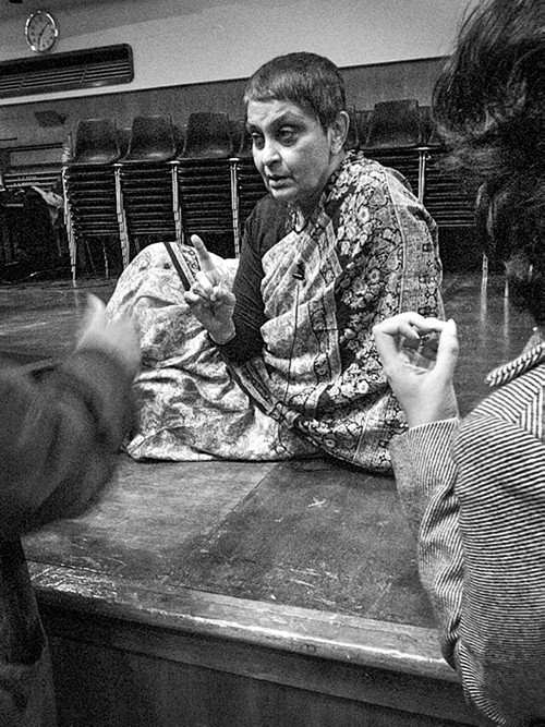 gayatri chakravorty spivak feet 5