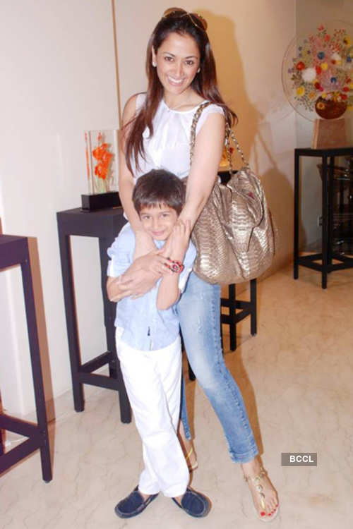 gayatri joshi feet 2