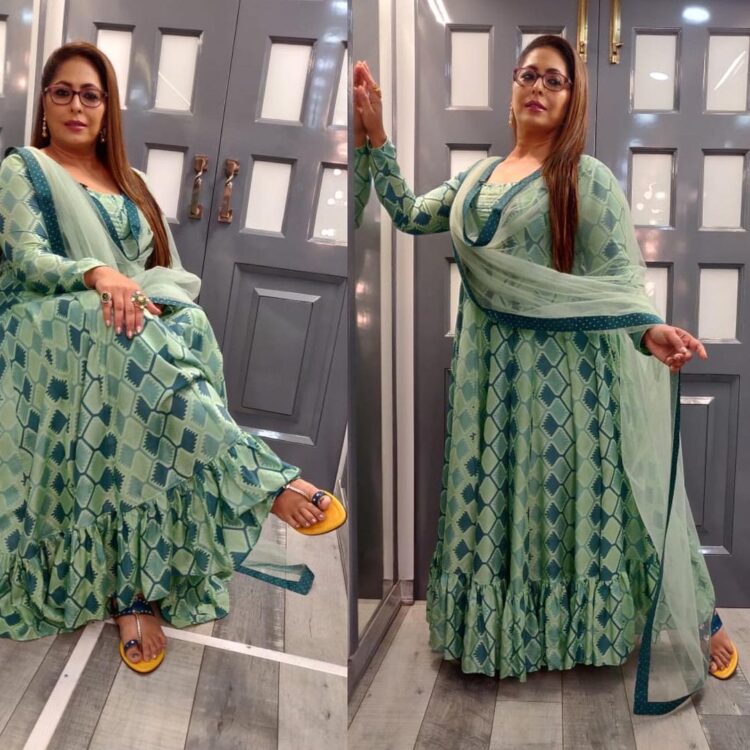 geeta kapoor feet