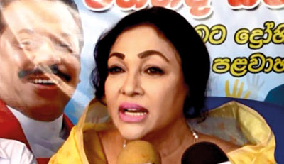 geetha kumarasinghe feet 6