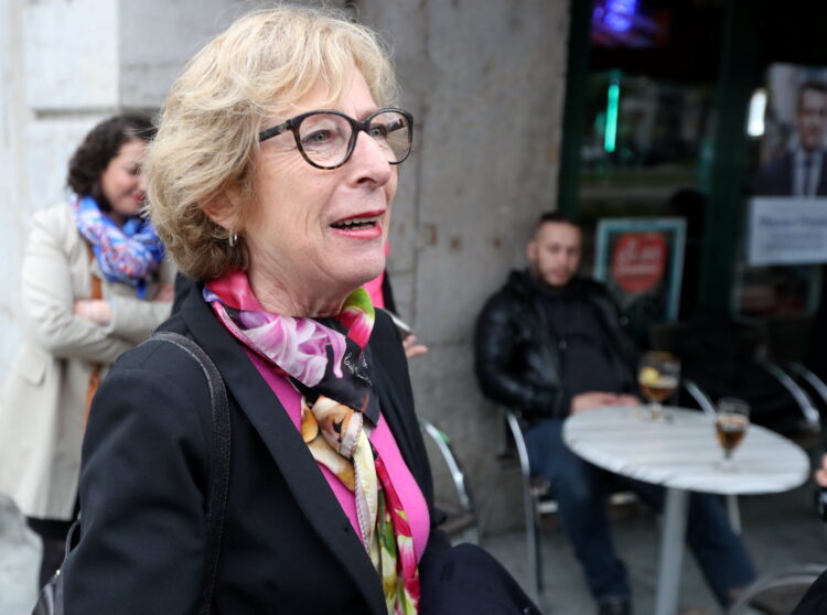 genevieve fioraso feet 1