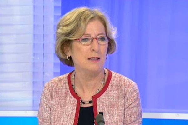 genevieve fioraso feet 2