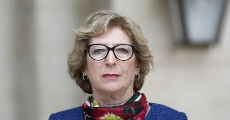 genevieve fioraso feet 3