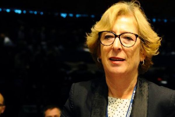 genevieve fioraso feet 6