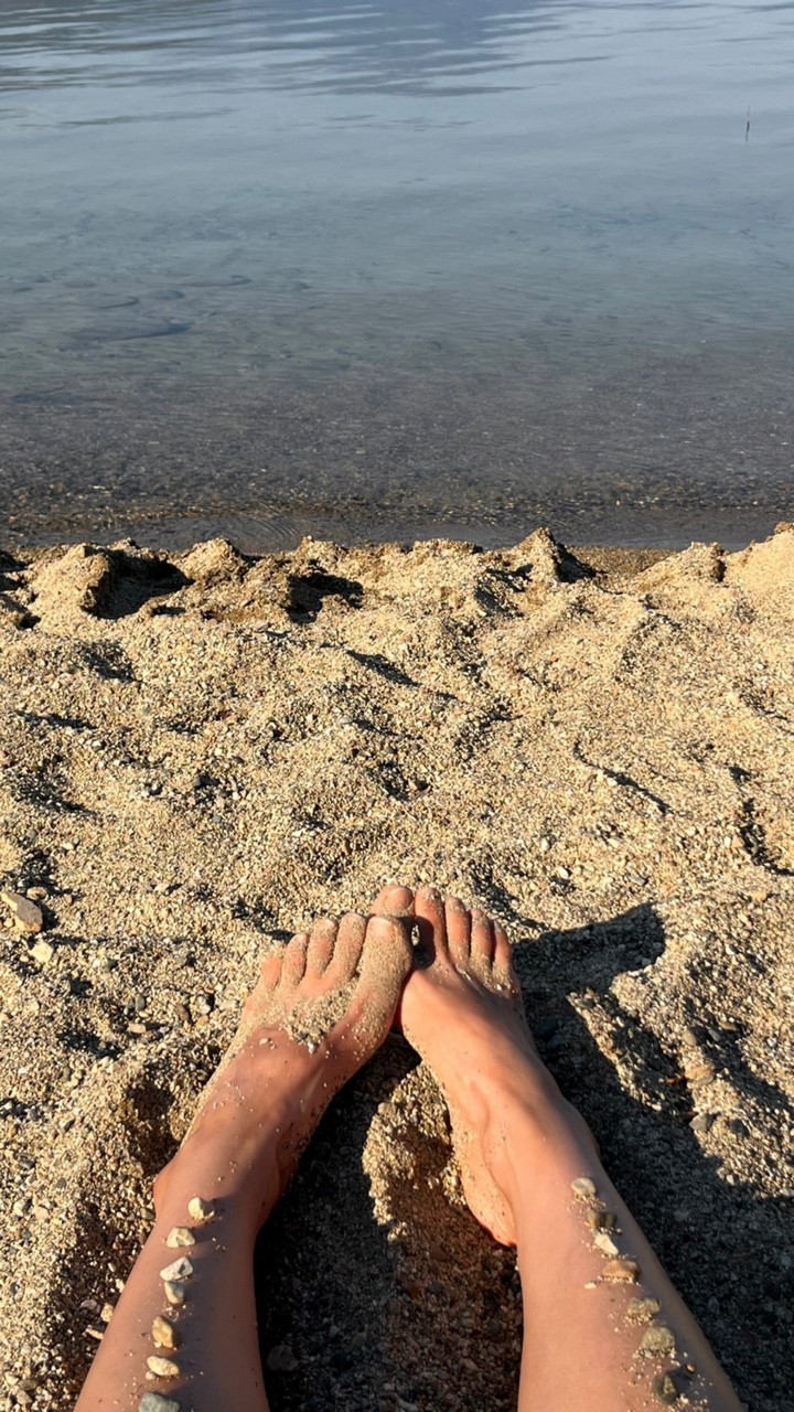 genevieve kang feet 6