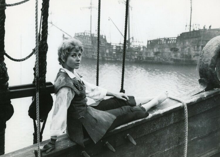 genevieve page feet 1