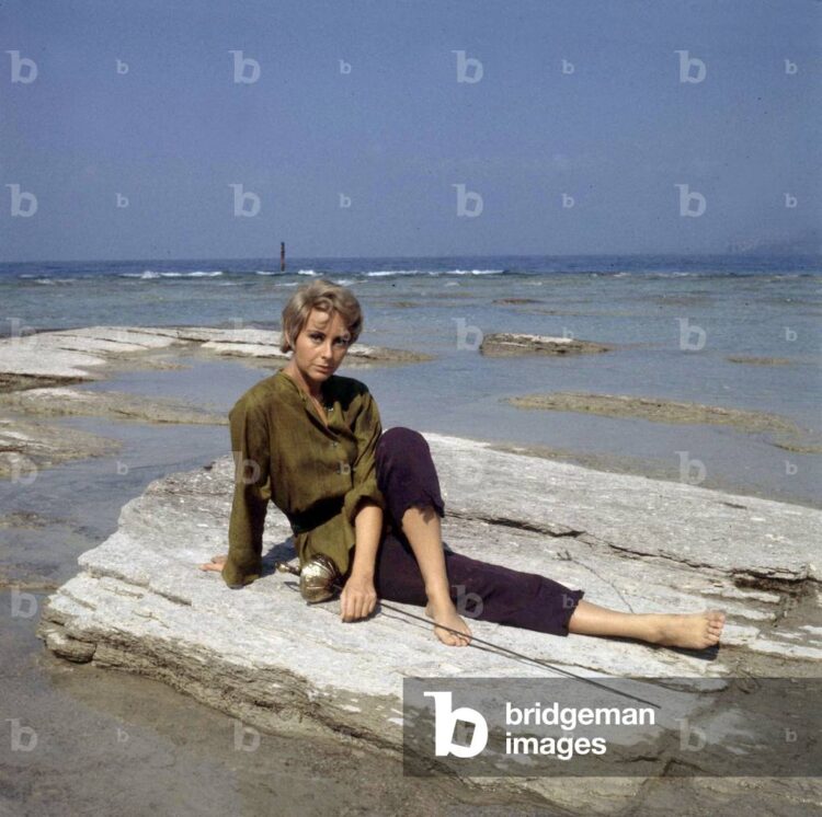 genevieve page feet 5