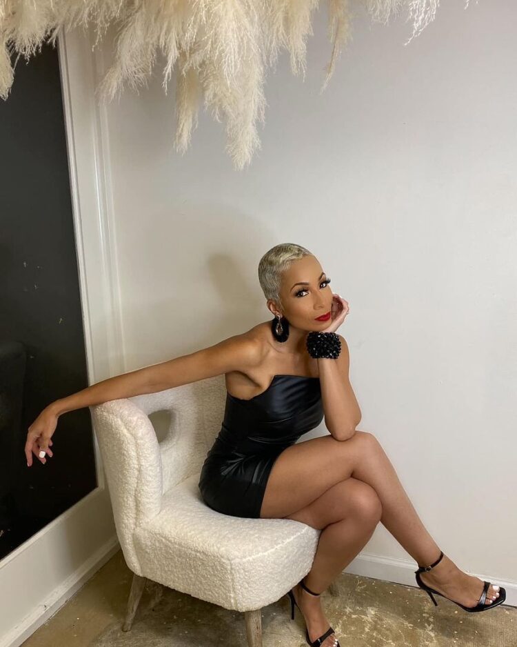 genise shelton feet 1