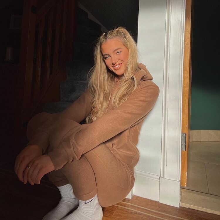 georgia farrall feet 6