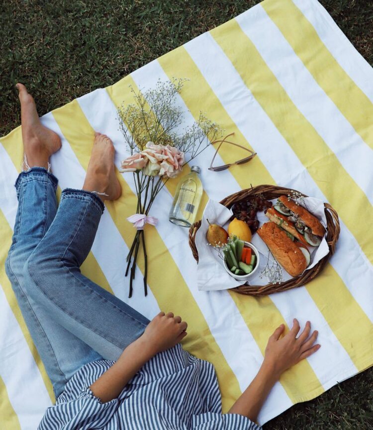 georgia may davis feet 1