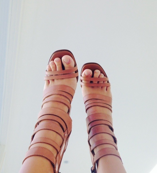 georgia may davis feet 3