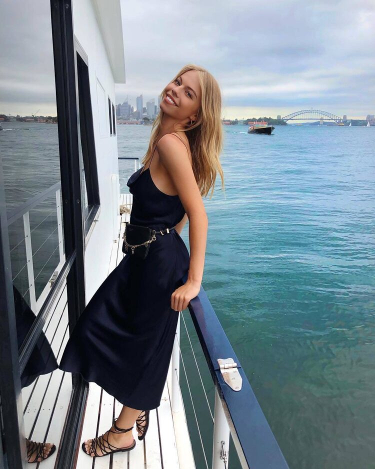 georgia may davis feet 5