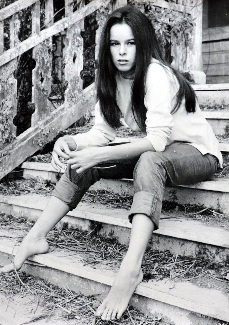 geraldine chaplin feet 1