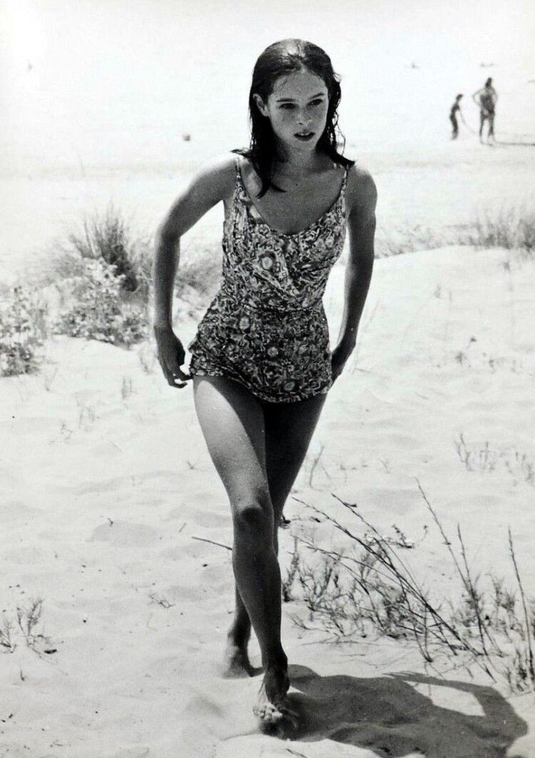 geraldine chaplin feet 4