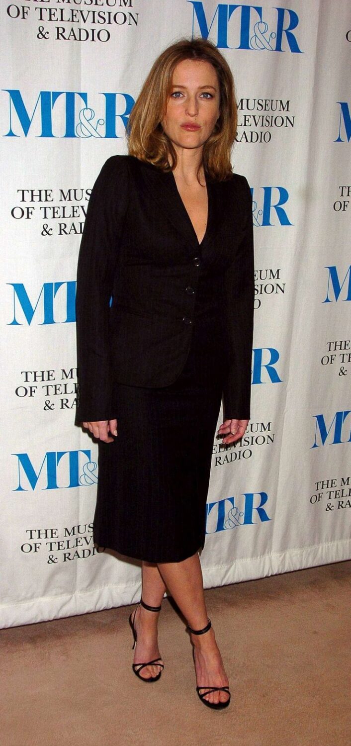 gillian anderson feet 3