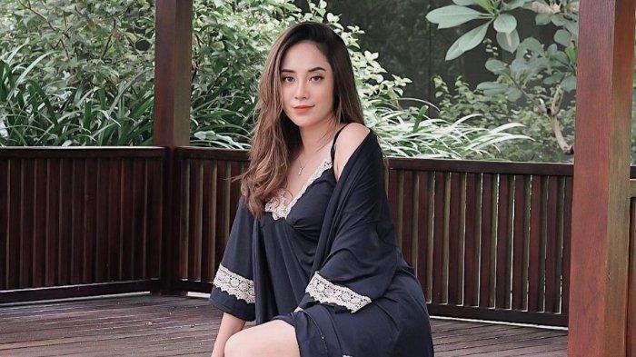 gina meidina putri feet 5