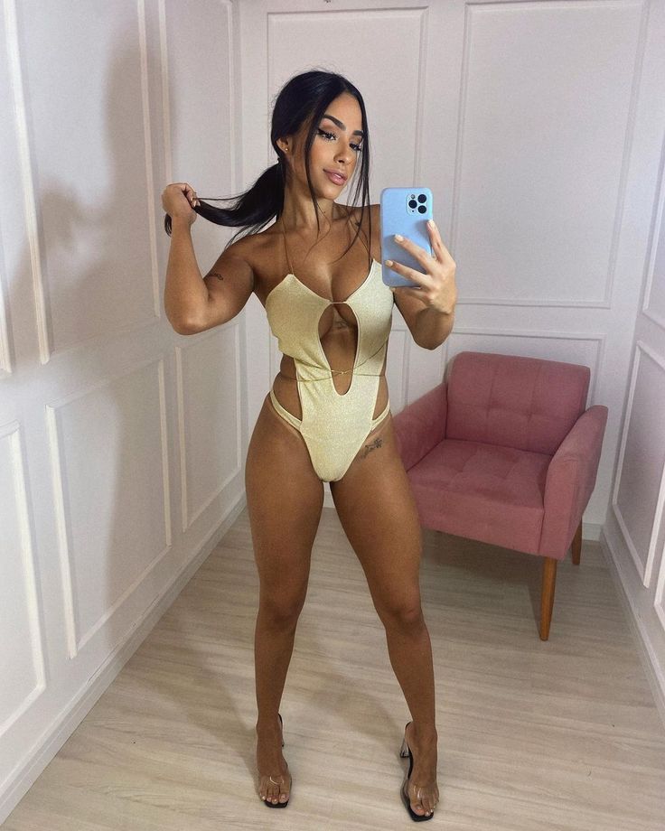 giovanna roque feet 1