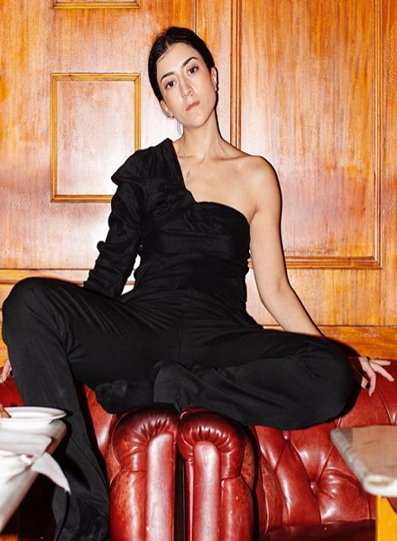 gizem erdogan feet 4