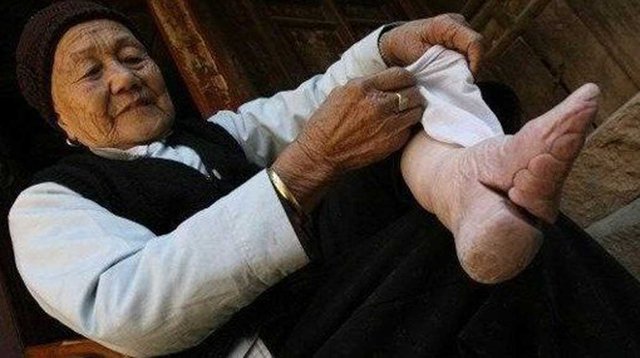 gladys aylward feet 5