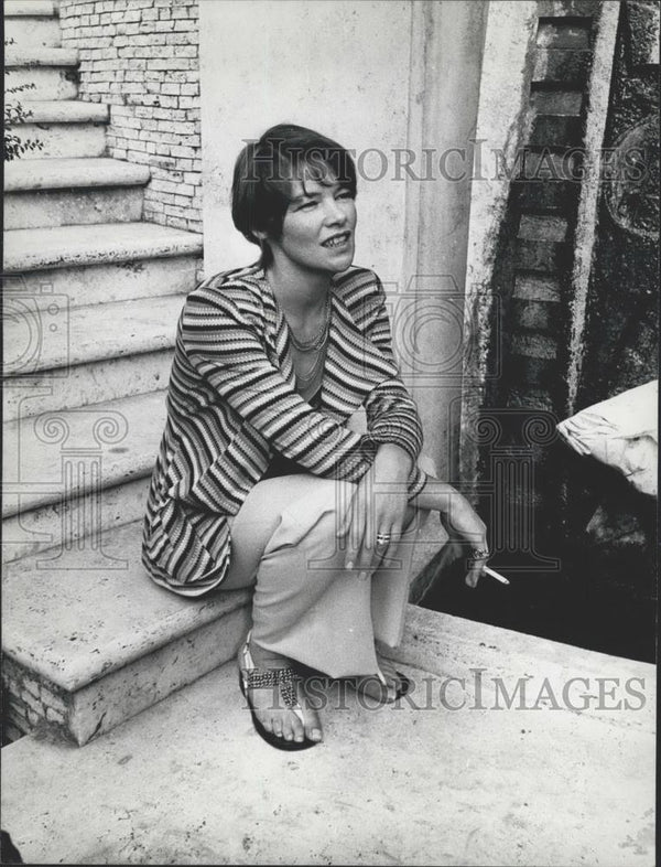 glenda jackson feet 6