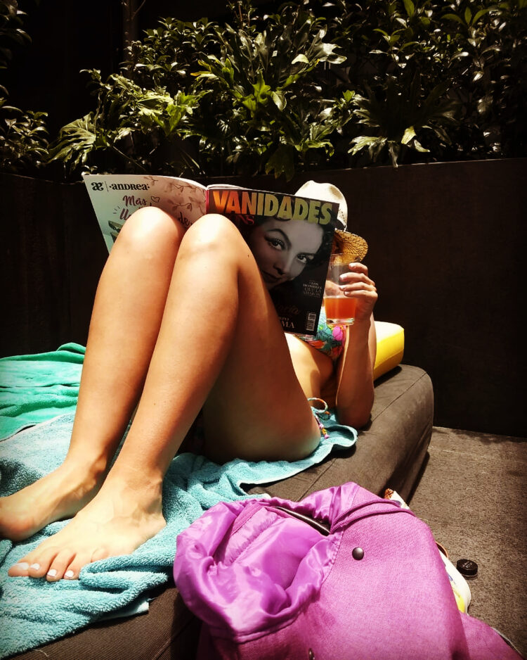 gloria alvarez feet 4