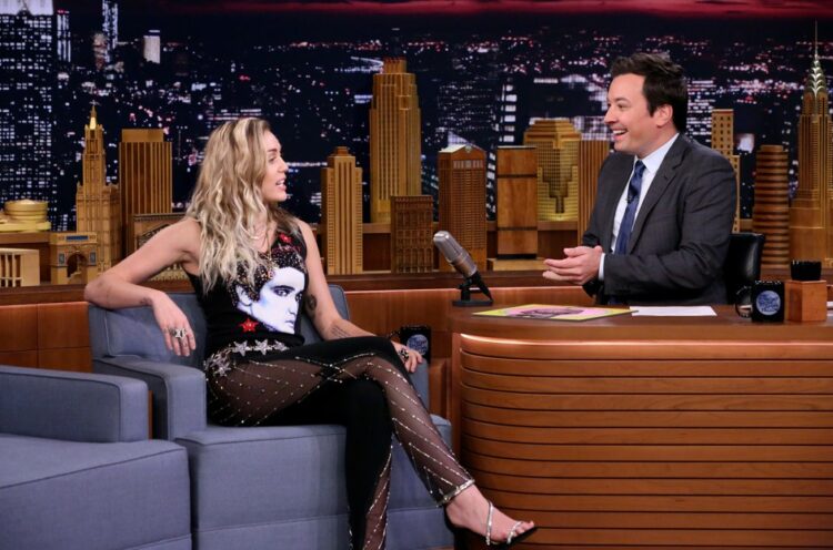 gloria fallon feet 2