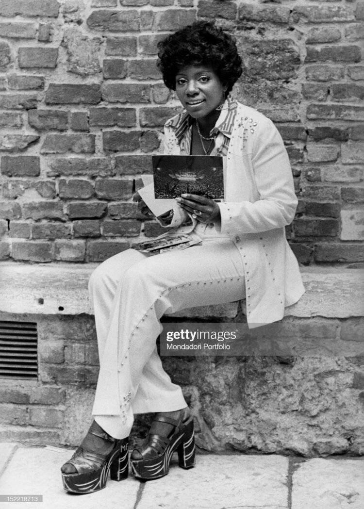 gloria gaynor feet 1