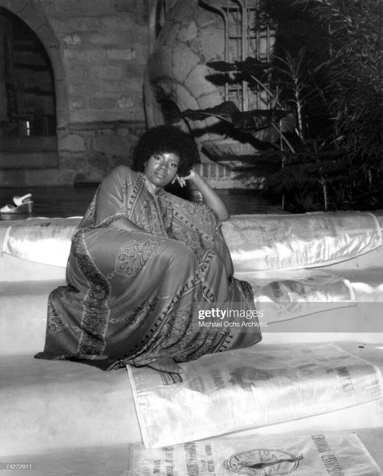 gloria gaynor feet 3