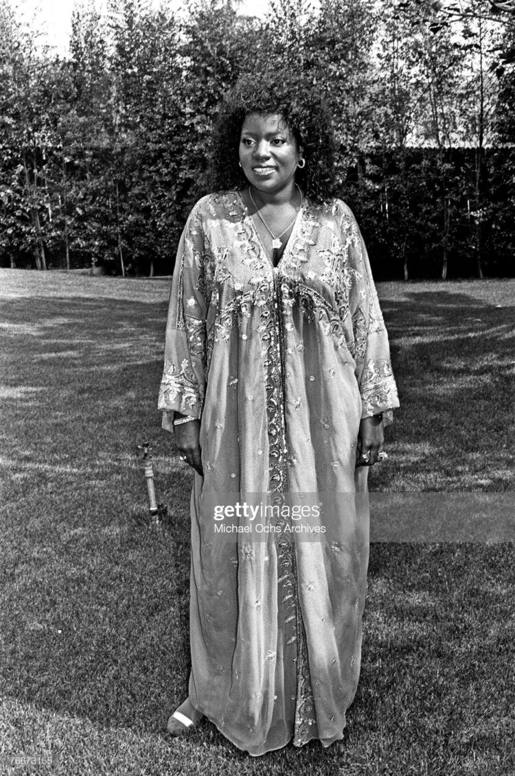 gloria gaynor feet 5