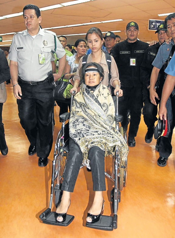 gloria macapagal arroyo feet 4