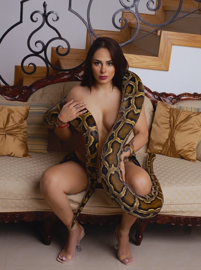 gloria maria torres feet