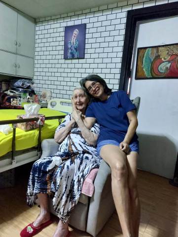 gloria romero feet 3