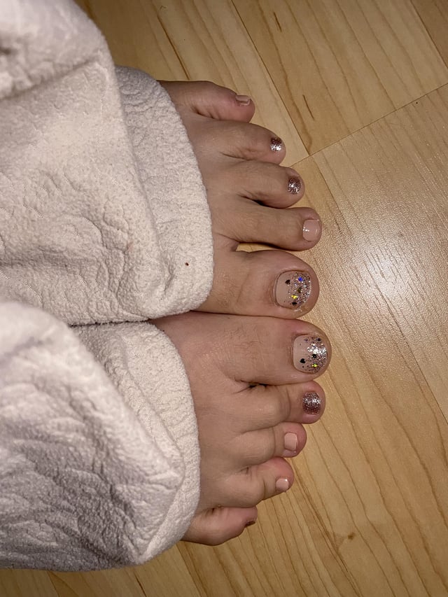 gloss feet 2