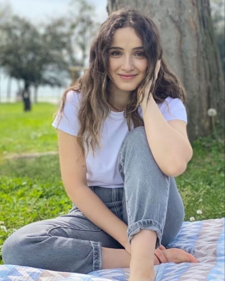 gokce akyildiz feet 6