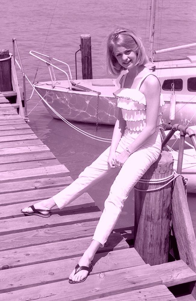 goldie hawn feet 4