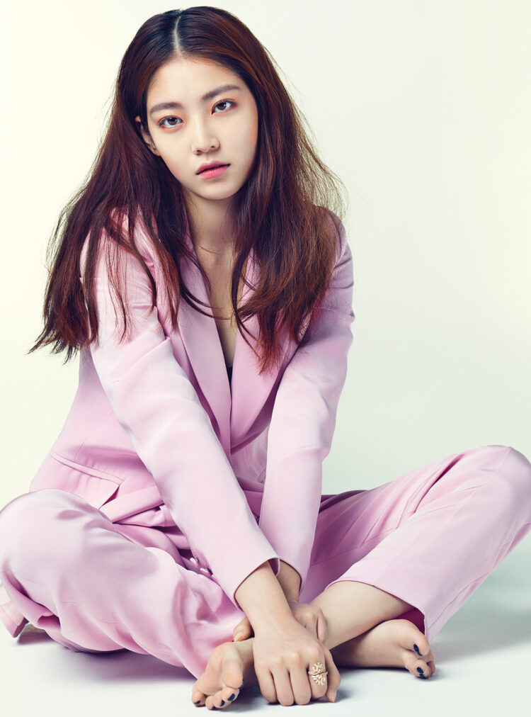 gong seung yeon feet 4