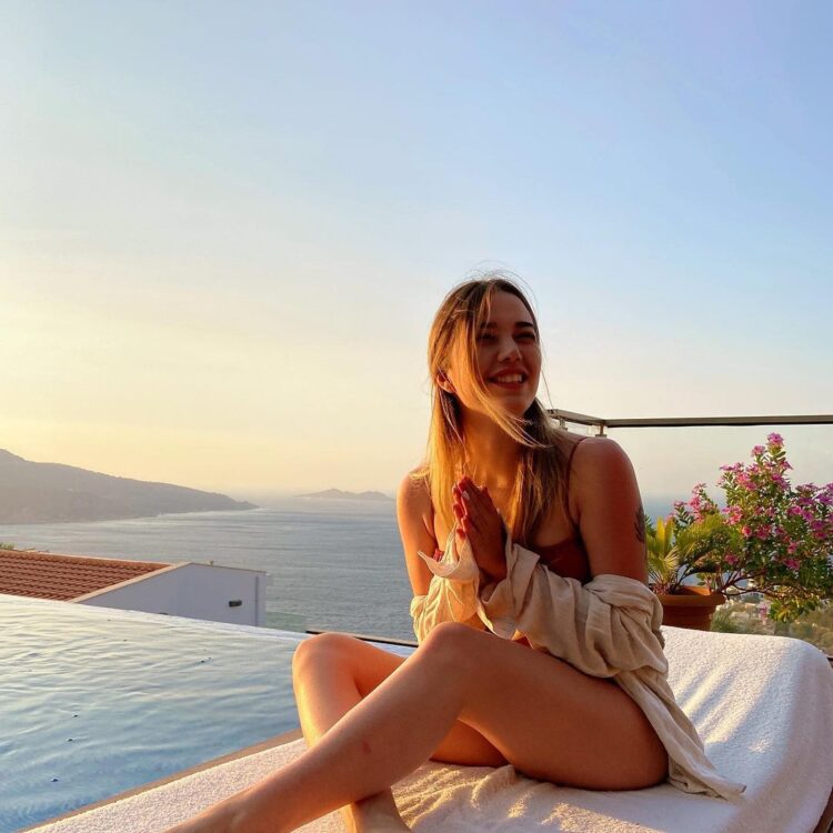 gozde demiral feet 3