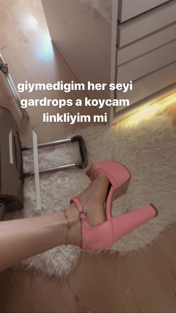 gozde demiral feet 5