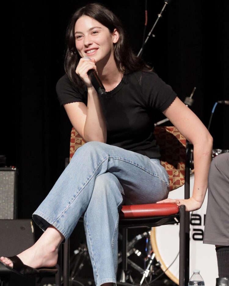 gracie abrams feet 1