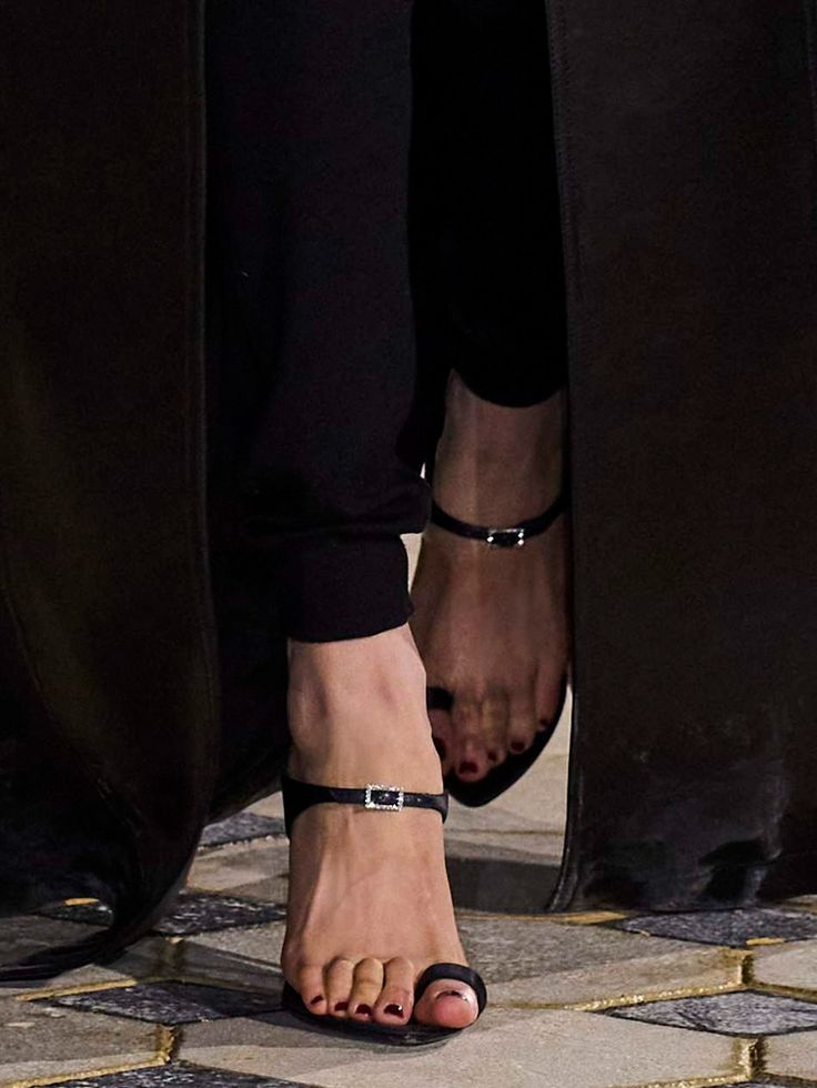 gracie abrams feet 4