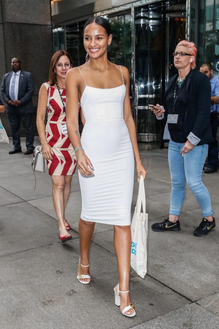 gracie carvalho feet 2 scaled